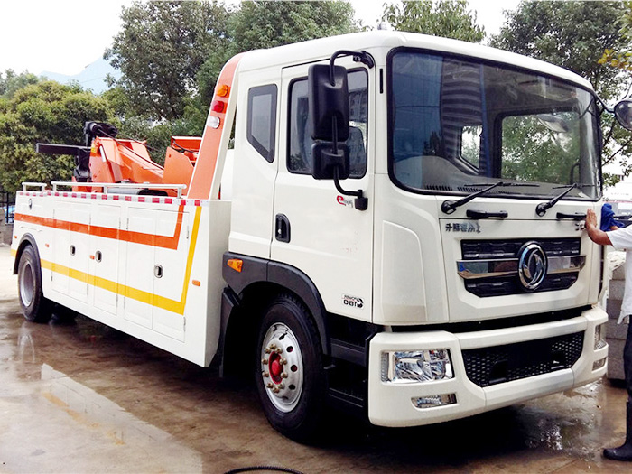 東風(fēng)D9一拖一清障車(chē)