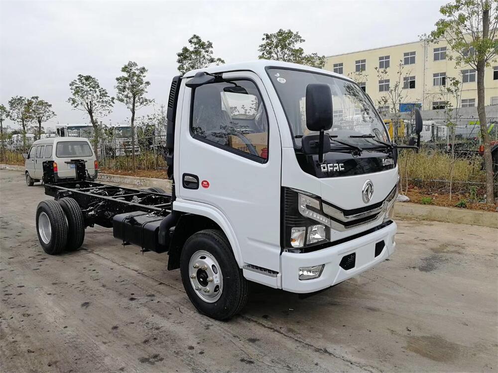 東風(fēng)小多利卡（3308，玉柴140）國(guó)六  內(nèi)飾照片圖