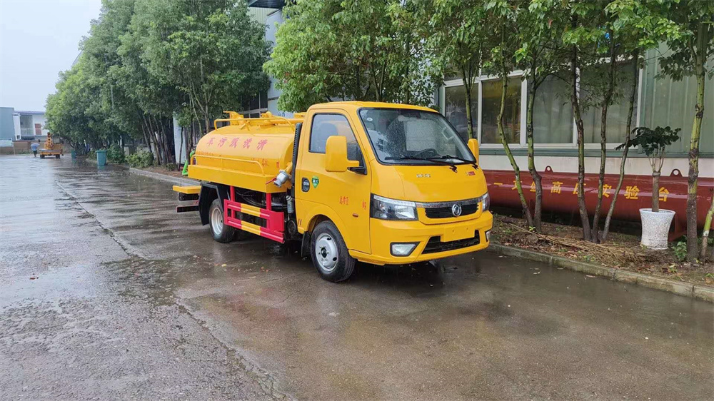 藍(lán)牌可進(jìn)地下室清洗吸污車(chē)—東風(fēng)途逸3方清洗吸污車(chē)