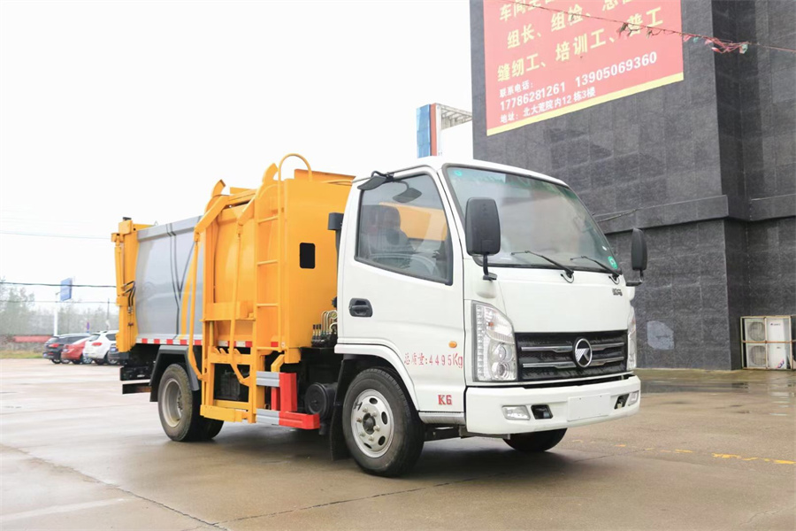 5方掛桶垃圾車-凱馬5方藍牌側(cè)裝壓縮掛桶垃圾車廠家