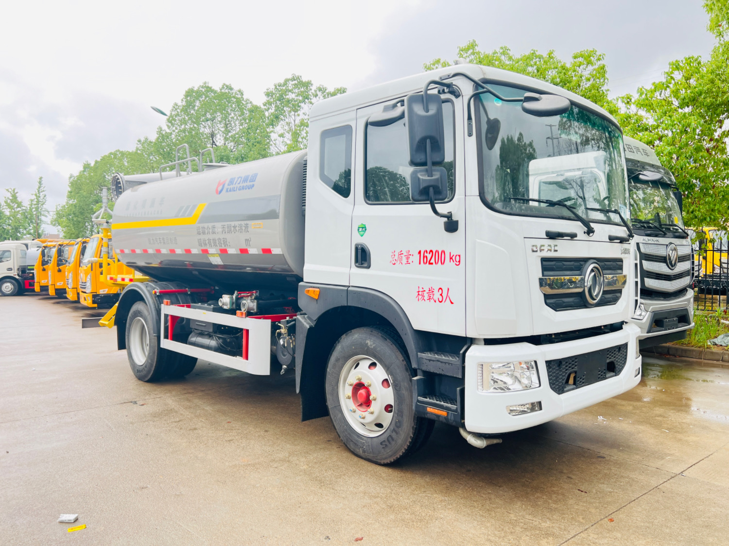 12方 東風(fēng)多利卡D9凱力新款灑水車帶40米霧炮機組