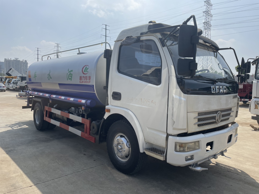  1??車型：10方灑水車 2??年份：2016年11月 3??發(fā)動(dòng)機(jī)：朝柴140馬力，國(guó)四 4??底盤配置：東風(fēng)多利卡，3800軸距，六檔變速箱， 5??上裝