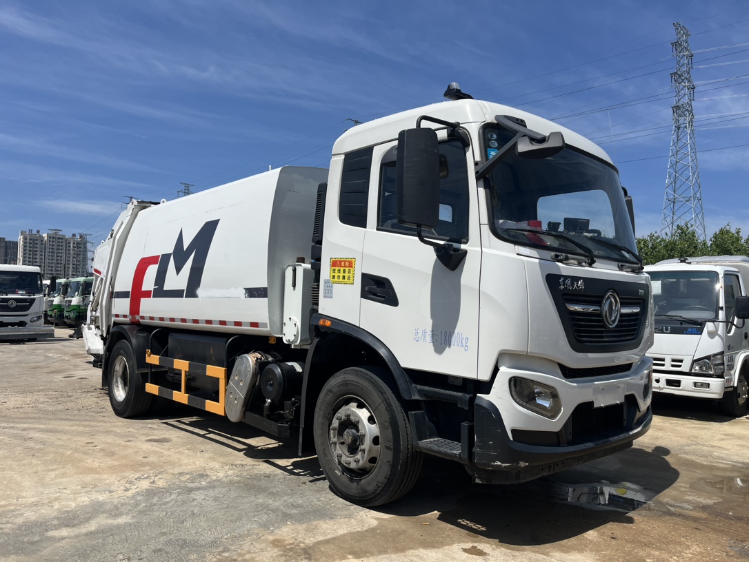 二手福龍馬14方壓縮 2??年份：2021年6月 3??發(fā)動(dòng)機(jī)：康機(jī)230馬力，國(guó)六 4??底盤配置：東風(fēng)天錦底盤，4500軸距，六檔變速箱，275真空胎 5?