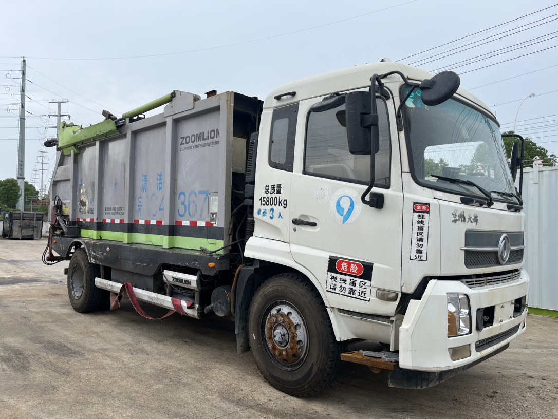 二手中聯(lián)無(wú)泄露式壓縮垃圾車 2??年份：2018年1月 3??發(fā)動(dòng)機(jī)：康機(jī)210馬力，國(guó)五 4??底盤配置：東風(fēng)天錦底盤，4500軸距，1000鋼絲胎，六檔變速